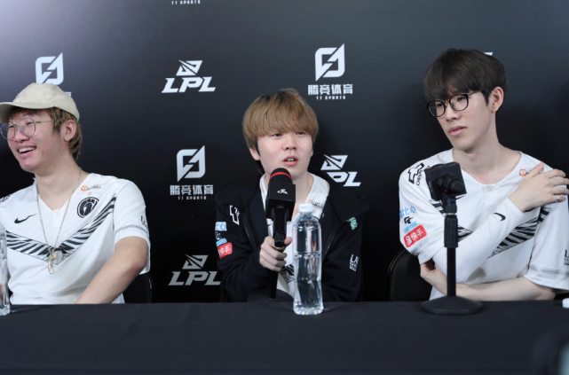 加的背景下 加的背景下